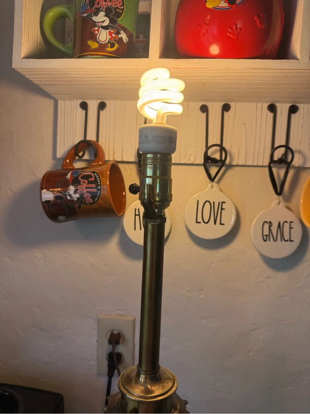 vintage Stiffel Hollywood Regency table lamp featuring a white porcelain column
